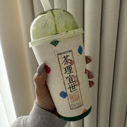 Clovershrub tea with pistachios cream