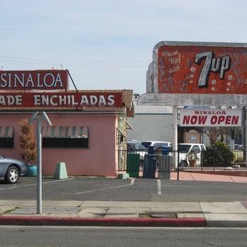 Marie's Mexican Kitchen - Outside of Sinaloa - gotta love that vintage 7up sign! - Mexican Near Me - Merced, California