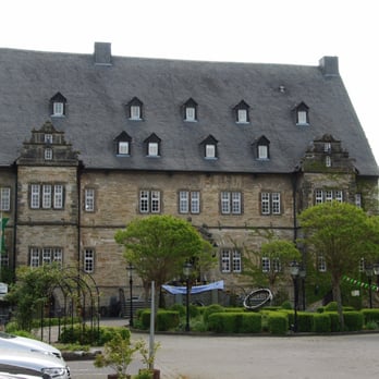 Schloß Erwitte - Einfahrt - Hotels Near Me - Erwitte, NW
