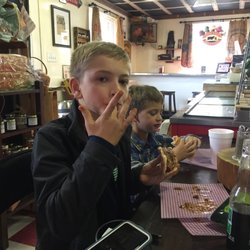 Crossroads Merchantile - Finger licking good...
