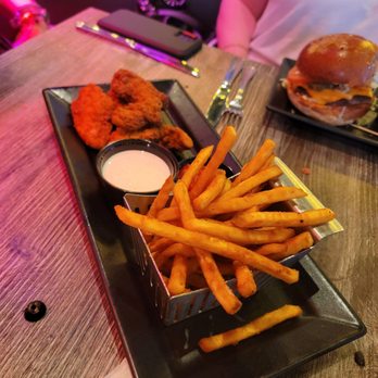 Lookout Tavern - Chicken tenders - Cocktail Bars Near Me - Phoenix, Arizona Lookout Tavern - Chicken tenders - Cocktail Bars Near Me - Phoenix, Arizona