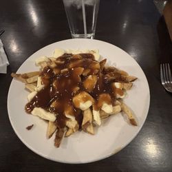 Fireside Grill & Bar - Poutine