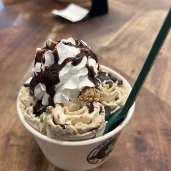 Cream de la Cream - Rolled ice cream - Ice Cream & Frozen Yogurt Near Me - Tampa, Florida