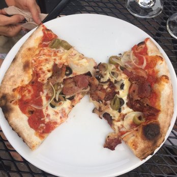 Pizzaiolle Mont-Royal - Pizza Near Me - Mont-Royal, Quebec