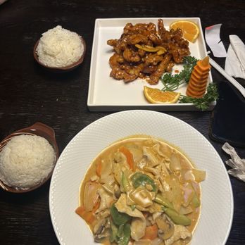 Red Bowl - Panang Curry and Orange Chicken - Asian Fusion Near Me - Winter Park, Florida