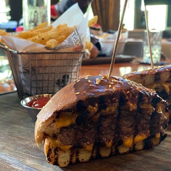 Nusr-Et Steakhouse - Nusr-Et Burger w/Fries - Steakhouses Near Me - Miami, Florida