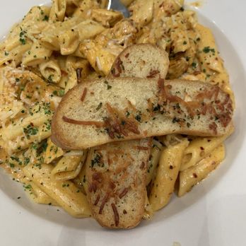 One Twelve Caffe - Spicy chicken Alfredo pasta with some crispy garlic toast. Delicious! - Coffee & Tea Near Me - Downey, California One Twelve Caffe - Spicy chicken Alfredo pasta with some crispy garlic toast. Delicious! - Coffee & Tea Near Me - Downey, California