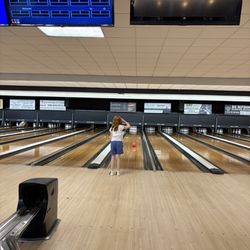 Holly Lanes - Roomy lanes