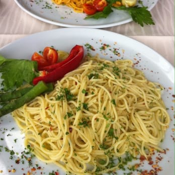 Ristorante Oasi - Garlic, oil and chili spaghetti (front); curry spaghetti (back). - Swiss Food Near Me - Morcote, TI