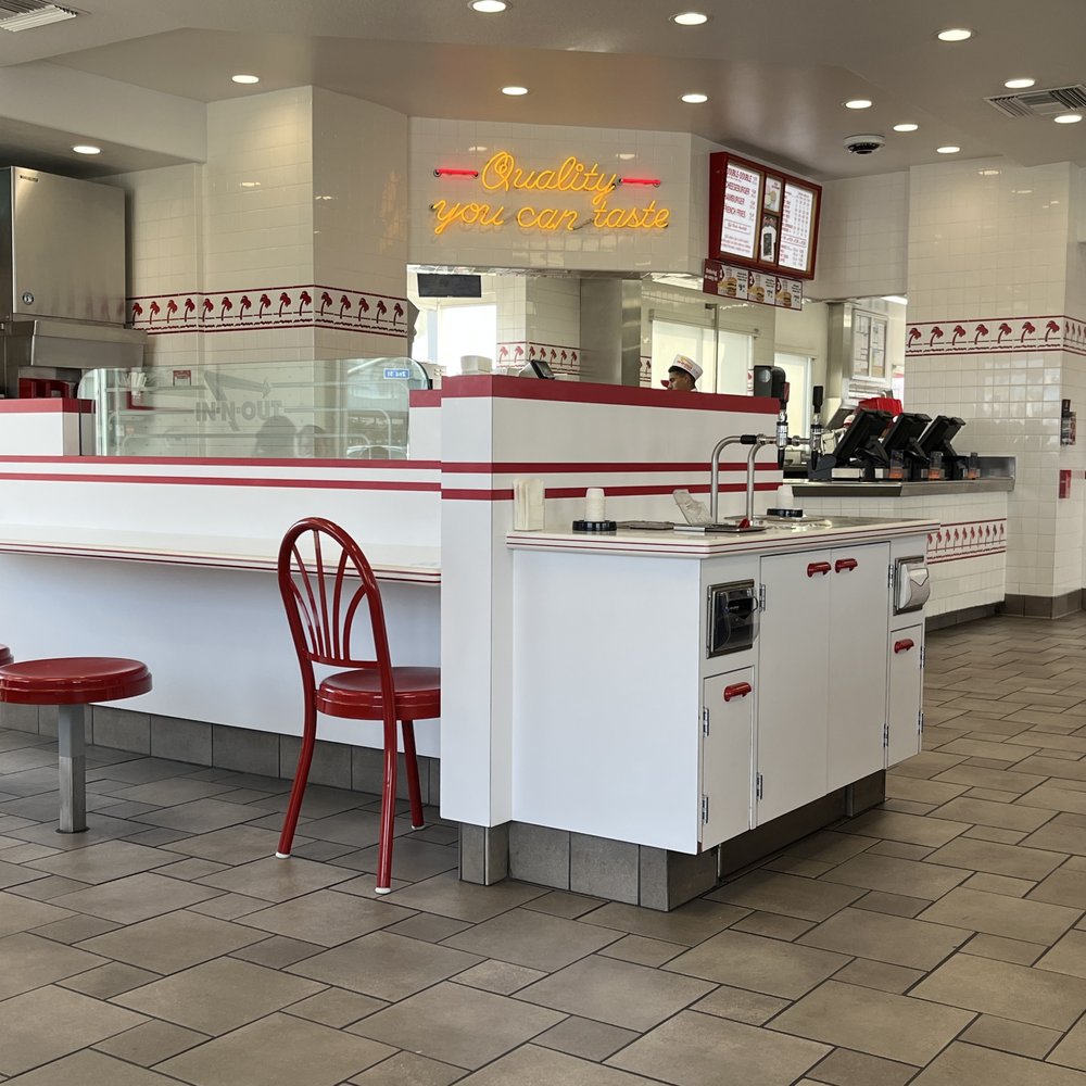 In-N-Out Burger - Burgers Near Me - Long Beach, California In-N-Out Burger - Burgers Near Me - Long Beach, California