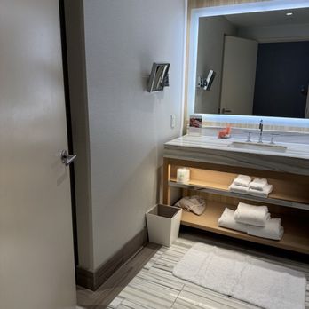 Palms Casino Resort - Clean and spacious bathroom. - Casinos Near Me - Las Vegas, Nevada Palms Casino Resort - Clean and spacious bathroom. - Casinos Near Me - Las Vegas, Nevada