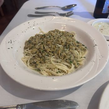 La Tavola Ristorante - White clam sauce pasta - Italian Near Me - New Stanton, Pennsylvania