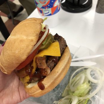 Mutt's on 13th - Western Bacon Burger - Hot Dogs Near Me - St. Cloud, Florida