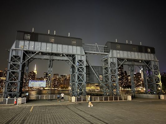 Hunter's Point South Park by null