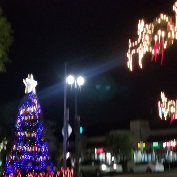 Montrose Shopping Park - a christmas tree in the middle of a shopping area - Shopping Centers Near Me - Glendale, California Montrose Shopping Park - a christmas tree in the middle of a shopping area - Shopping Centers Near Me - Glendale, California
