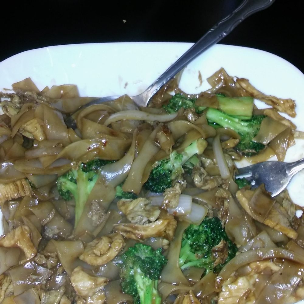 Bangkok Chef - Pad See Ew - Thai Near Me - Caledonia, Michigan