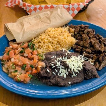 Uno Dos Tacos - Asada plate with nice accompaniments. - Mexican Near Me - San Francisco, California Uno Dos Tacos - Asada plate with nice accompaniments. - Mexican Near Me - San Francisco, California