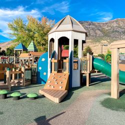 dōTERRA Discovery Park - Cute, space rocket theme