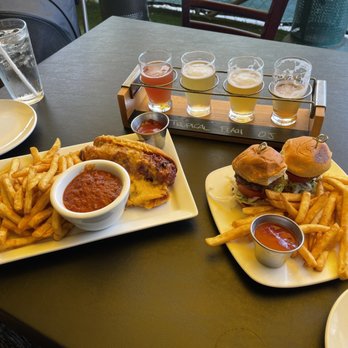 Morrison - Happy hour chili cheese dog and sliders with a flight of beers - Gastropubs Near Me - Los Angeles, California