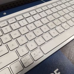 Best Buy Northlake - Dirty logi keyboard