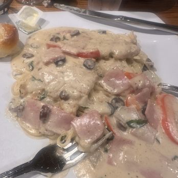Bella's Olathe - Chicken Carbonara special - Italian Near Me - Olathe, Kansas