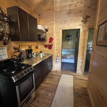Josselyn's Getaway Log Cabins - Kitchen to bedrooms - Guest Houses Near Me - Jefferson, New Hampshire Josselyn's Getaway Log Cabins - Kitchen to bedrooms - Guest Houses Near Me - Jefferson, New Hampshire