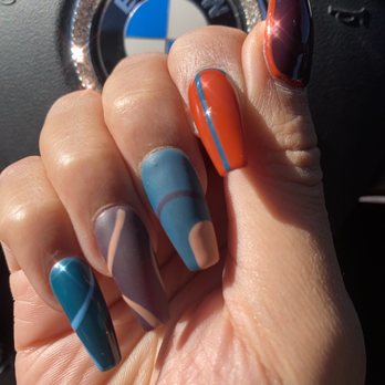 Pinks Nail Spa - Artsy nails - Nail Salons Near Me - Los Angeles, California