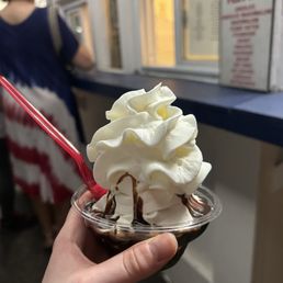 Hot fudge sundae Hot fudge sundae