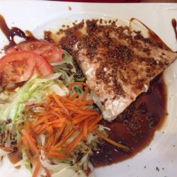 Maríacastaña Tapas - Salmón con salsa teriyaki.