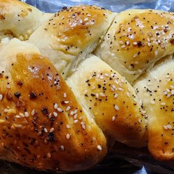Challah on the Hudson - If this Garlic Stuffed Challah had arms and legs, I would marry it!!