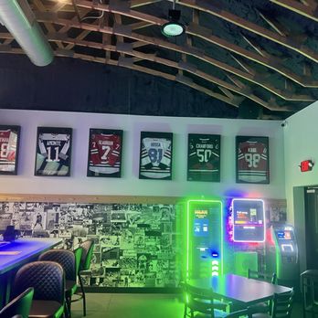 Zamboni’s - Interior - Sports Bars Near Me - East Dundee, Illinois