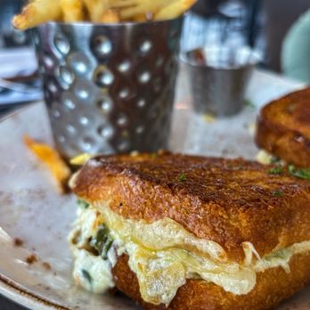 Downriggers - Crab Melt*** - American Near Me - Friday Harbor, Washington Downriggers - Crab Melt*** - American Near Me - Friday Harbor, Washington