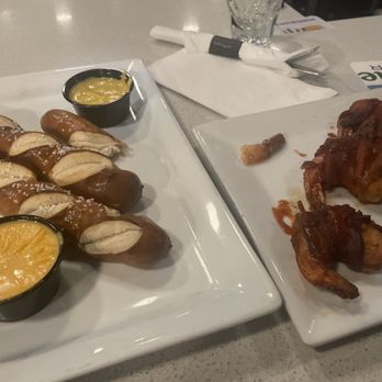 Linx Restaurant and Pub - two plates of food - New American Near Me - Allentown, Pennsylvania Linx Restaurant and Pub - two plates of food - New American Near Me - Allentown, Pennsylvania