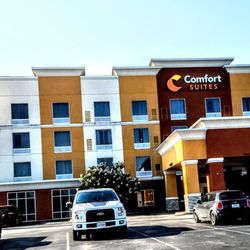 Comfort Suites East - Front Entrance