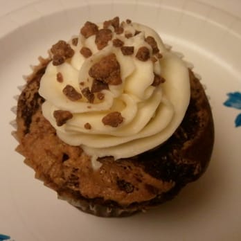 The Cupcake Store - Peanut Butter Chocolate Cupcake - Desserts Near Me - Santee, California