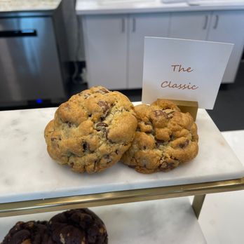 Batch & Box - Del Mar - The classic : chocolate chip cookie - Bakeries Near Me - San Diego, California Batch & Box - Del Mar - The classic : chocolate chip cookie - Bakeries Near Me - San Diego, California