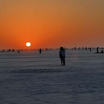 Siesta Key Beach - Sunset on beach - Beaches Near Me - Sarasota, Florida Siesta Key Beach - Sunset on beach - Beaches Near Me - Sarasota, Florida