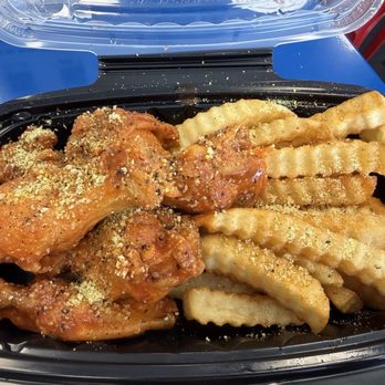 Buffalo Eatz - Hot lemon pepper combo - Cheesesteaks Near Me - Charlotte, North Carolina Buffalo Eatz - Hot lemon pepper combo - Cheesesteaks Near Me - Charlotte, North Carolina