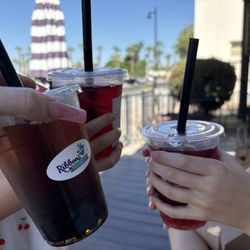 Ribbons Tea House - Strawberry kiwi and juicy peach tea