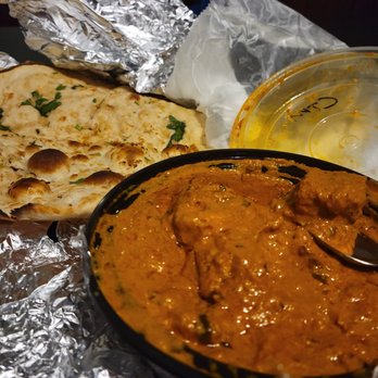Zuzu Momo - Chicken tikka masala and garlic naan - Indian Near Me - Everett, Massachusetts
