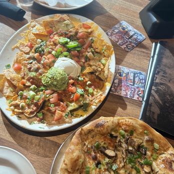 Yard House - Chicken Nachos, Wisconsin Fried Cheese Curds, Truffled Mushroom Pizza - New American Near Me - San Jose, California Yard House - Chicken Nachos, Wisconsin Fried Cheese Curds, Truffled Mushroom Pizza - New American Near Me - San Jose, California