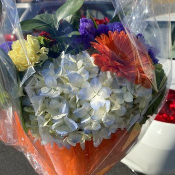 Four Seasons Florists - Other side of arrangement - Florists Near Me - Flushing, New York Four Seasons Florists - Other side of arrangement - Florists Near Me - Flushing, New York