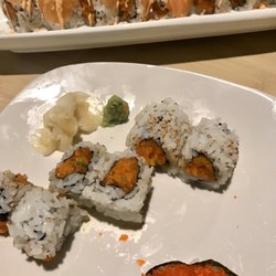 Maru Izakaya - Yummy coral reef roll and my go-to spicy salmon roll!!  Also a couple of tobiko pieces throw in just cuz it's one of my favorites!