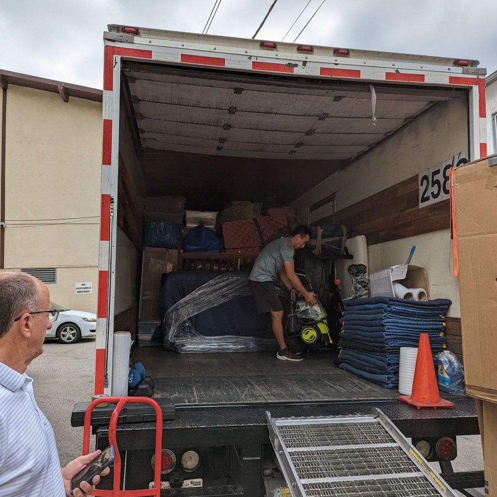 Busy Bee Movers - 20ft delivery truck was more than enough for 1bd apartment. - Movers Near Me - Irvine, California Busy Bee Movers - 20ft delivery truck was more than enough for 1bd apartment. - Movers Near Me - Irvine, California