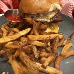 Prime Tavern - Brunch burger