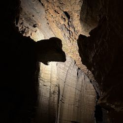 Bluff Dwellers Cave
