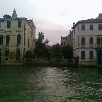 Ca' Rezzonico - Abendlicher Blick vom Wassertor (Terrasse) der Ca´Rezzonico auf den Canal Grande. - Art Museums Near Me - Venezia, VE Ca' Rezzonico - Abendlicher Blick vom Wassertor (Terrasse) der Ca´Rezzonico auf den Canal Grande. - Art Museums Near Me - Venezia, VE