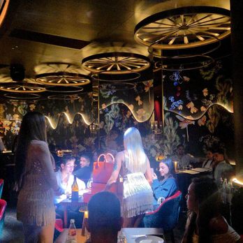 Papi Steak - Another table celebrating the Presentation of a $32,000 Birkin Bag and a steak! - Steakhouses Near Me - Las Vegas, Nevada Papi Steak - Another table celebrating the Presentation of a $32,000 Birkin Bag and a steak! - Steakhouses Near Me - Las Vegas, Nevada