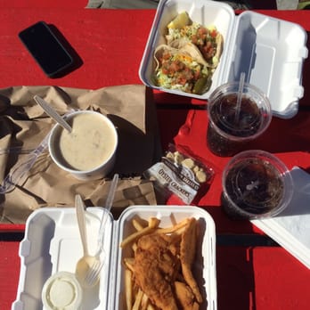 Duckie's Chowder House - Fish tacos, clam chowder bowl, chicken strips and chips - Seafood Near Me - Cayucos, California