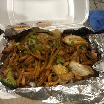 Bom Bom Grill - Chicken Undon Chicken Stir Fried Udon Noodles - Asian Fusion Near Me - Bellflower, California